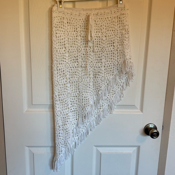C.H.Y Fashion Dresses & Skirts - White Crochet Asymmetrical Fringe Skirt size Small